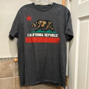 California Republic tee shirt by Fifth Sun. Men’s size Medium